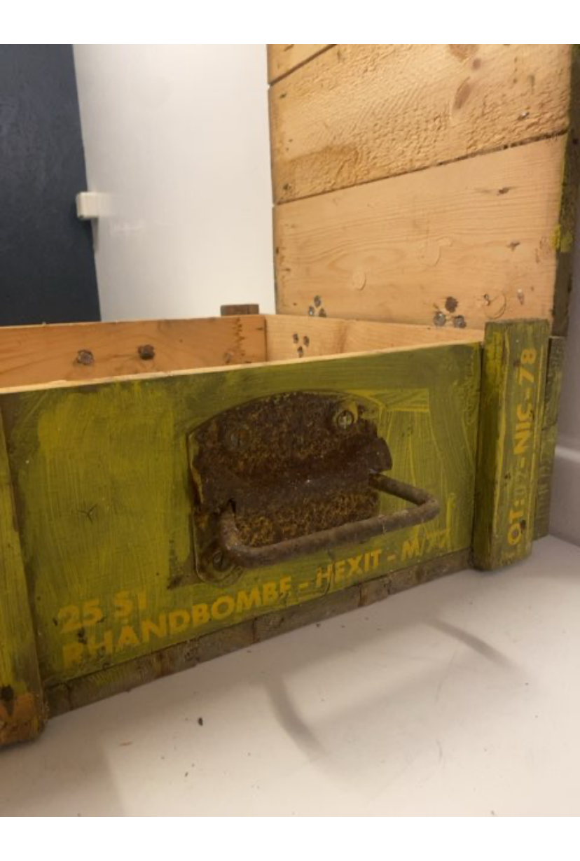 Røghåndbombe kasse fra HMAK
